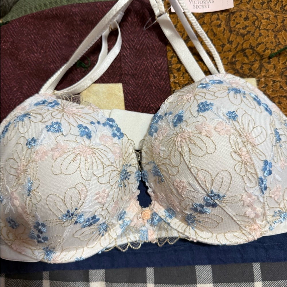 Victoria's Secret White and Blue Floral Bra - Picture 2 of 4